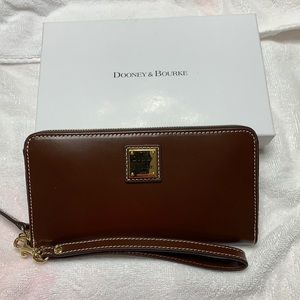 Dooney & Bourke large wallet wristlet